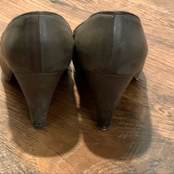 Mario VALENTINO grey leather heels. Made in Italy. Size 7.5 - Picture 4 of 6